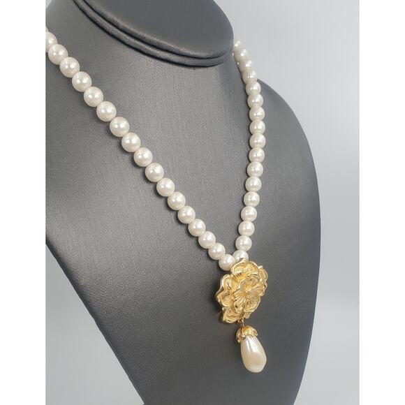 Vintage Avon Summerset Collection Faux Pearl Floral Necklace & Earrings Set 1994 - Picture 6 of 13